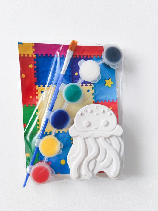 Набори для творчості, гостинці, подарунки