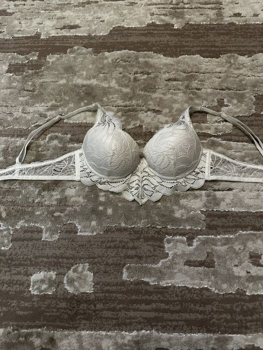 Бюстгалтер Oysho пуш ап 75А