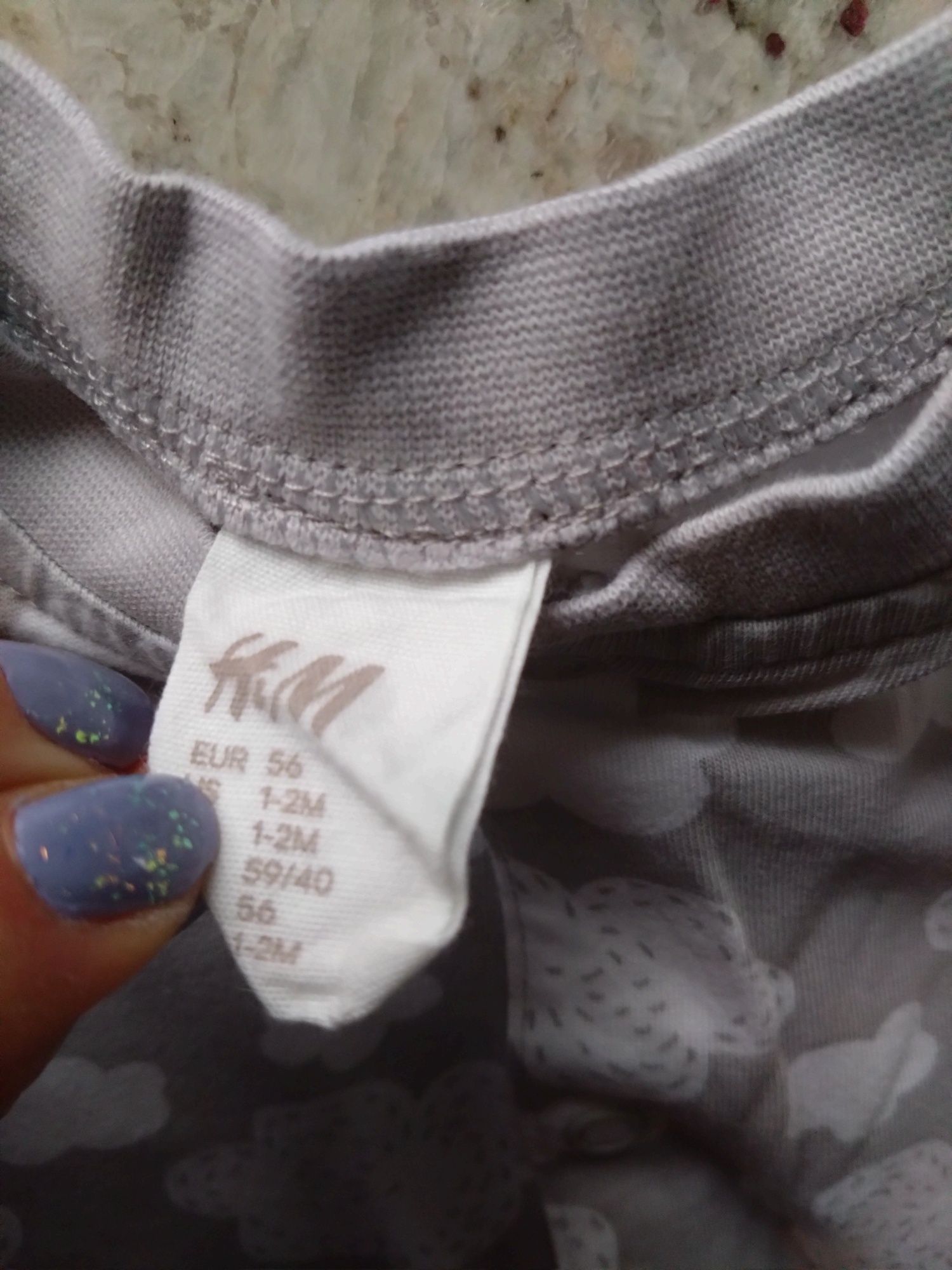 Rampers piżamka hm h&m 56 wyprawka dla niemowlaka newborn szary chmurk