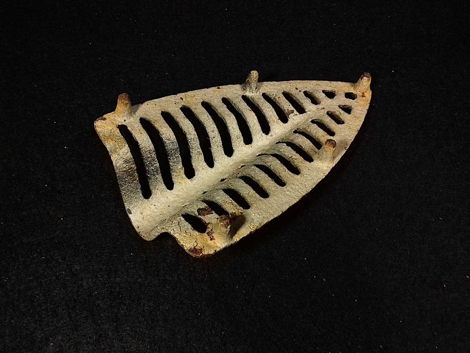Modelo de Ferro de Engomar antigo, a carvão vegetal!