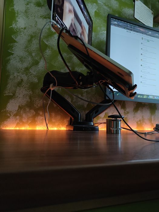 Коіпленя ноутбука під кріпленя VESA  75-100 mm