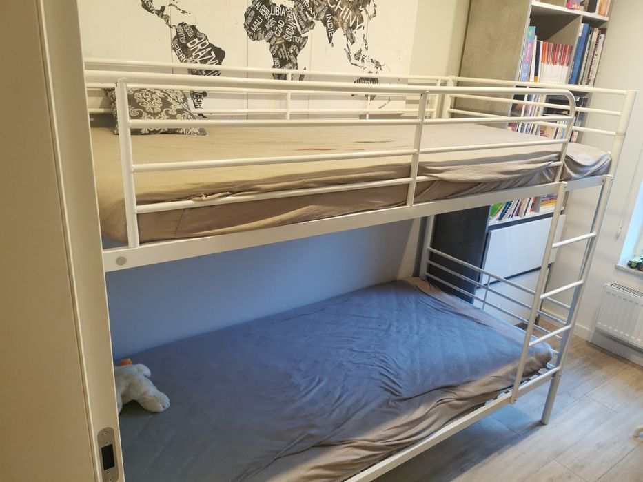 Łóżko piętrowe 
Łóżko piętrowe PLOVSTRUP 2x90x200 biały