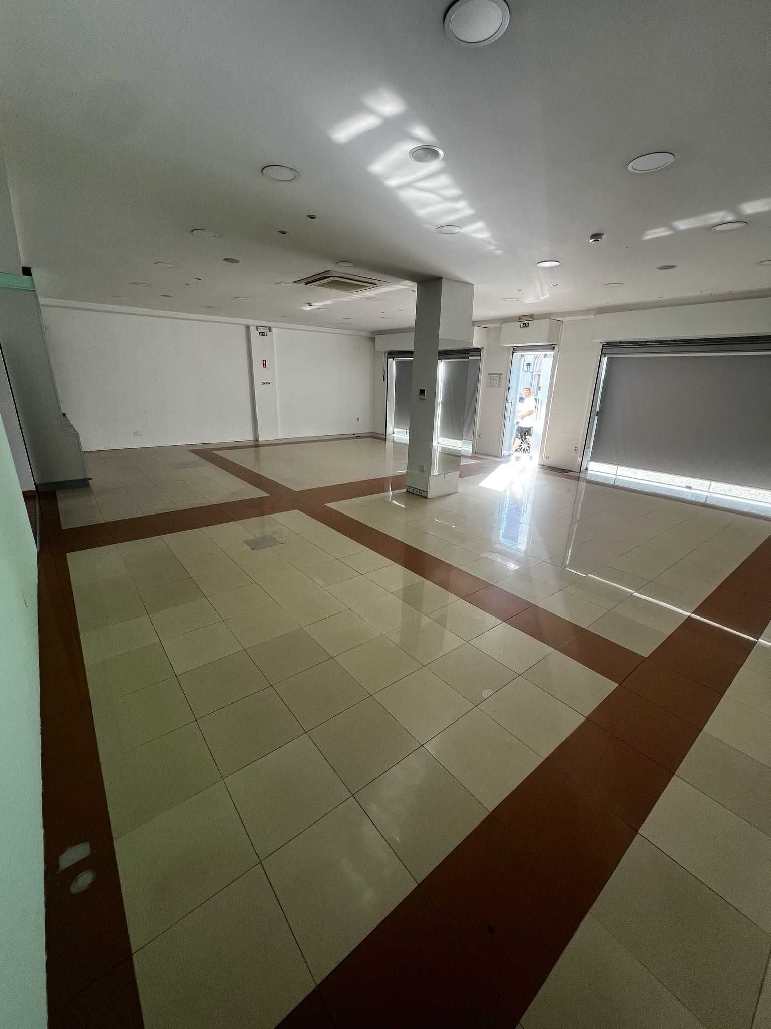 Loja com 255 m2 para alugar no centro de Aljustrel
