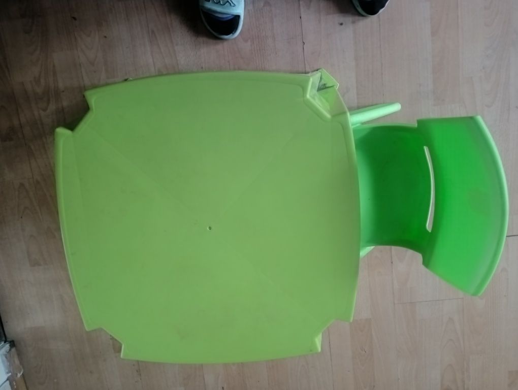 Stolik i krzesełko plastikowe dla dziecka