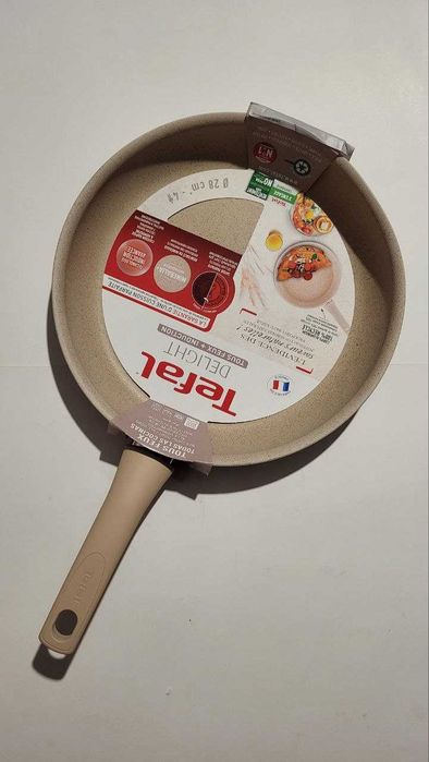 Сковорода Tefal Delight 28 см з маленьким дефектом