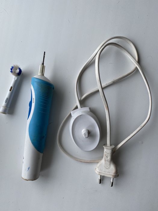 Електрична зубна щітка ORAL-B Vitality