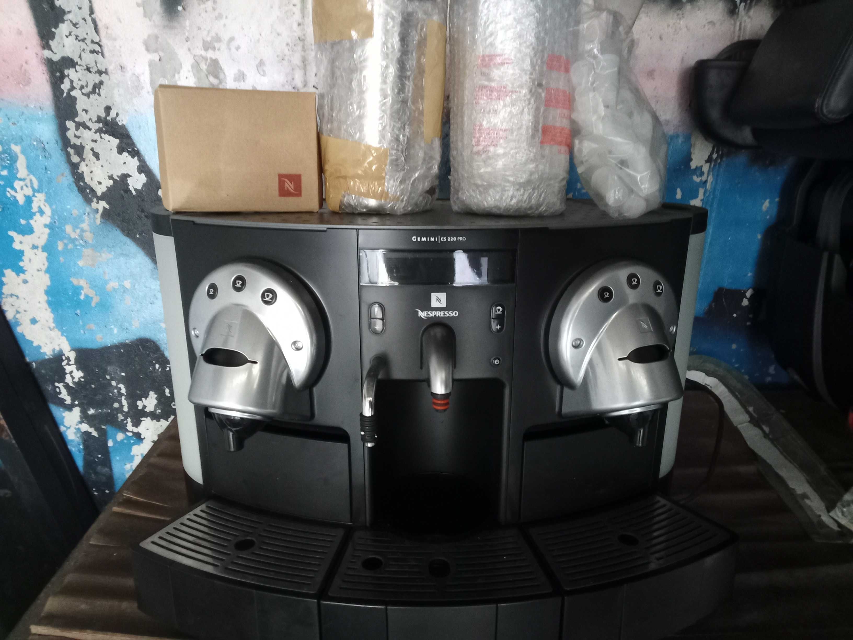 Maquina café Nespresso gemini 220 pro