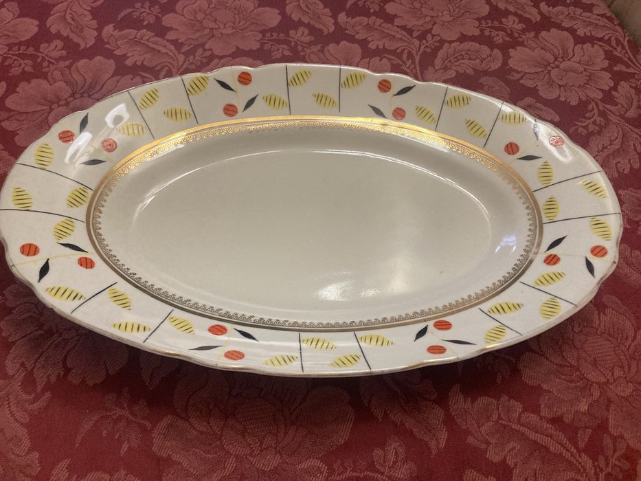 Продам фарфоровое блюдо Коростень