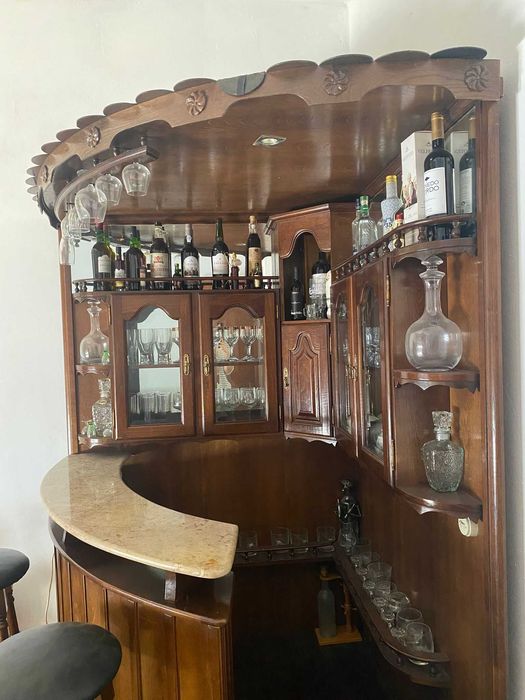 Bar de Canto com 2 bancos