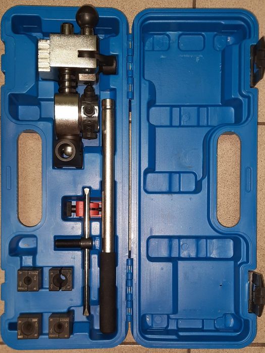 Інструмент для розвальцьовування гальмівних трубок