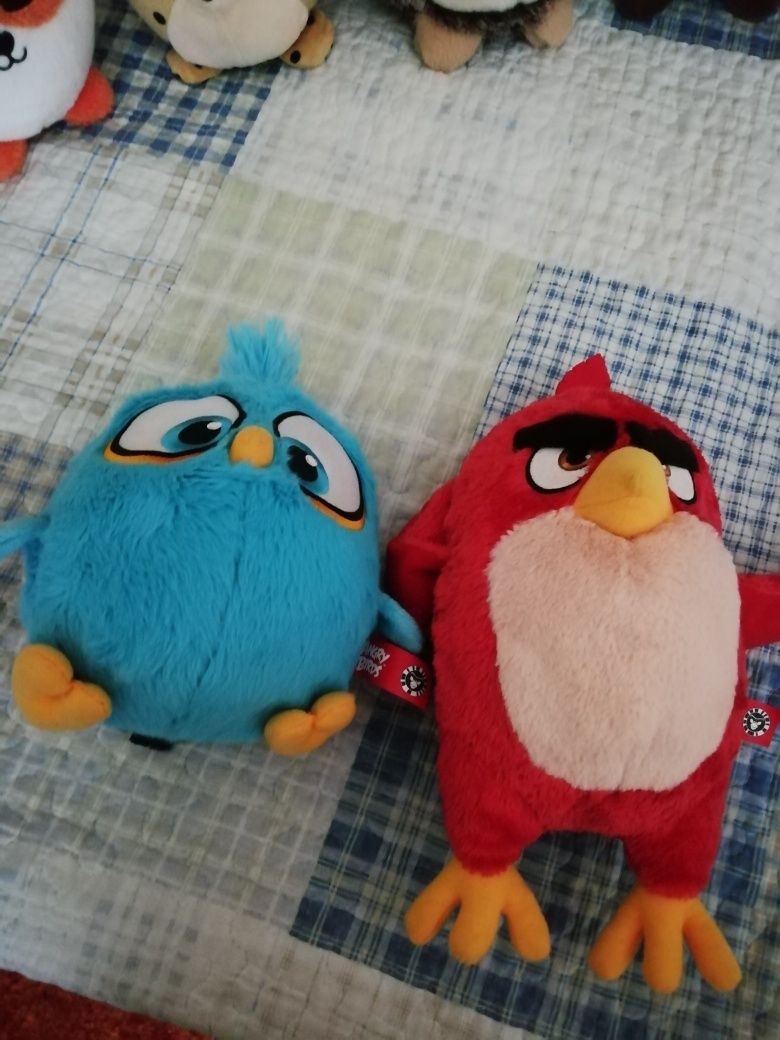 Várias peluches de várias colecçães