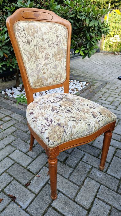 Stół okrągły rozkładany komplet cztery krzesła drewniany drewno orzech