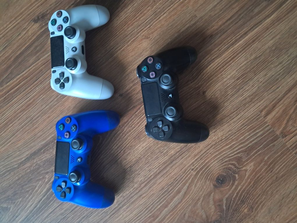 Ps4 slim +2 gry +3 pady