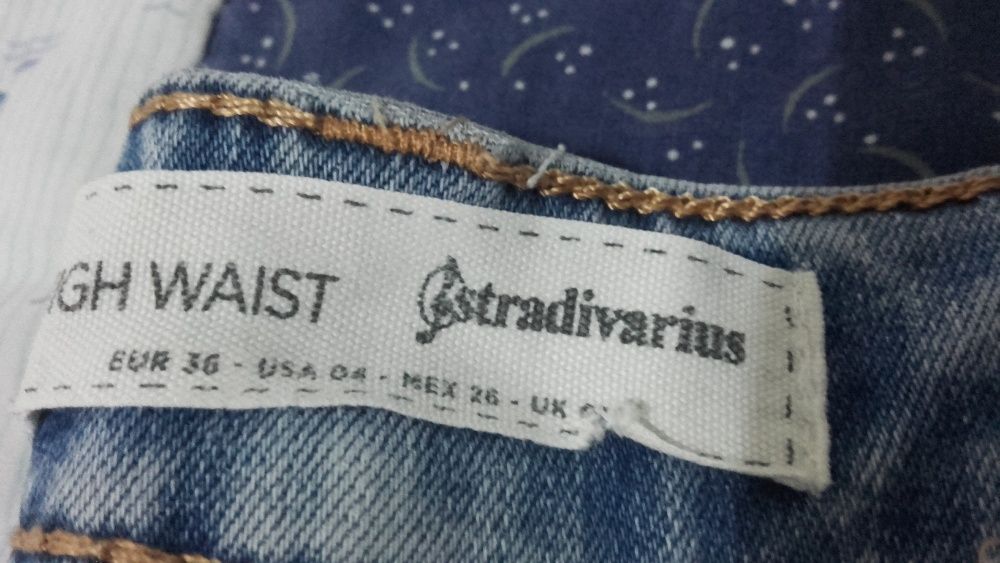 4 Calças Stradivarius por 9 euros