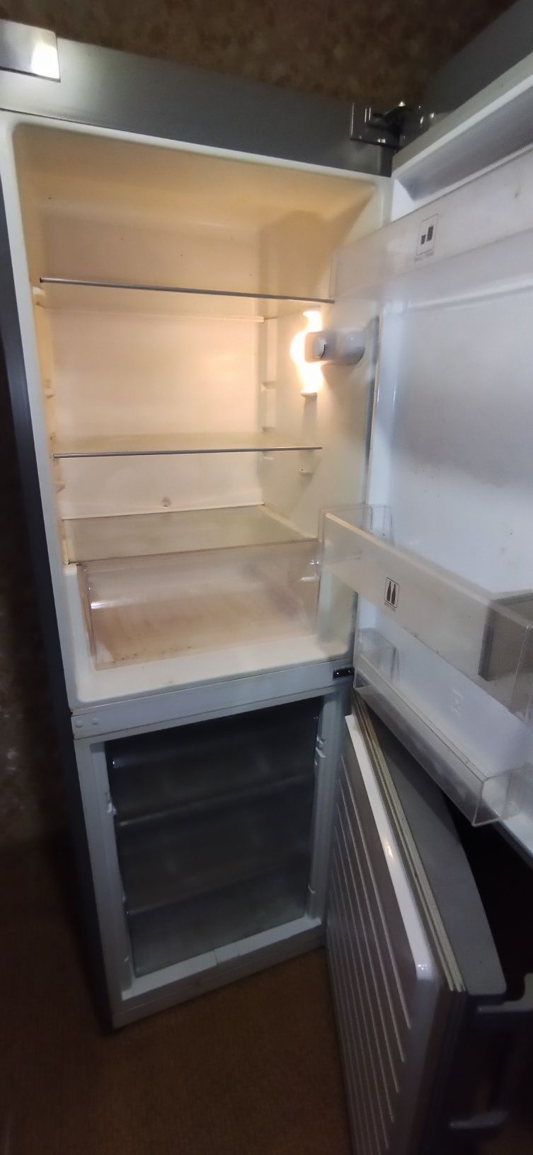 продам холодильник Whirlpool