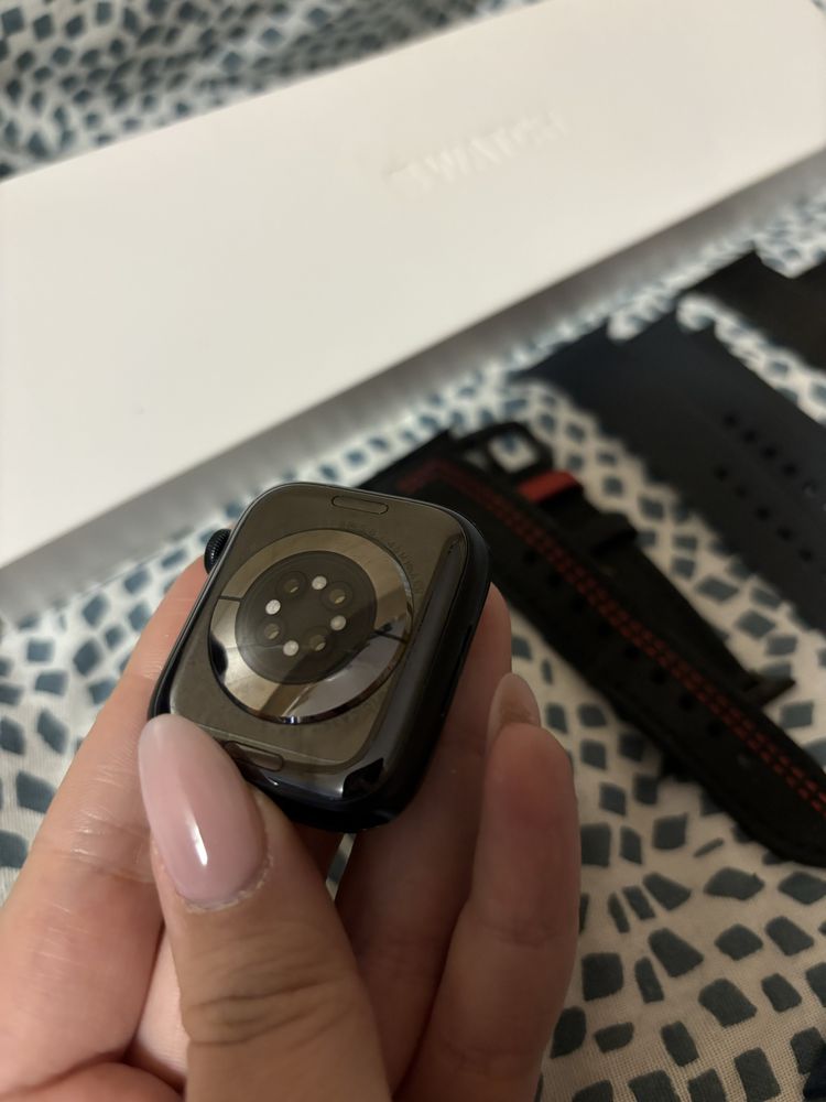 APPLE Watch 8 (45mm) GPS + Cellular Midnight + paski gratis