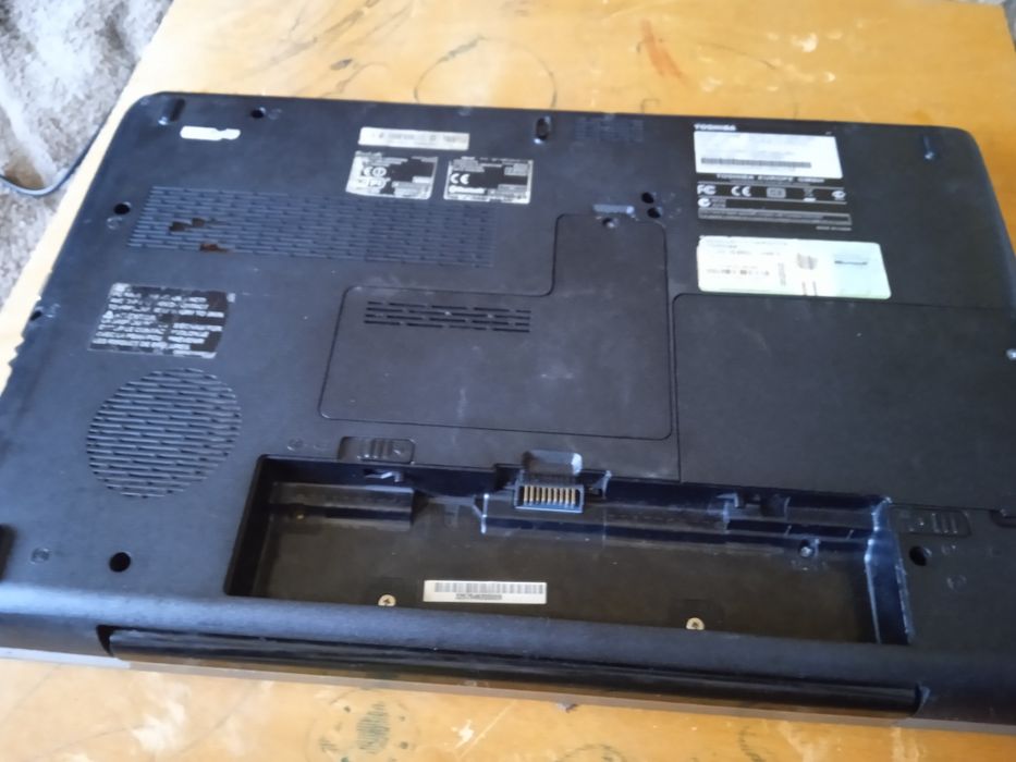 Ноутбук TOSHIBA .