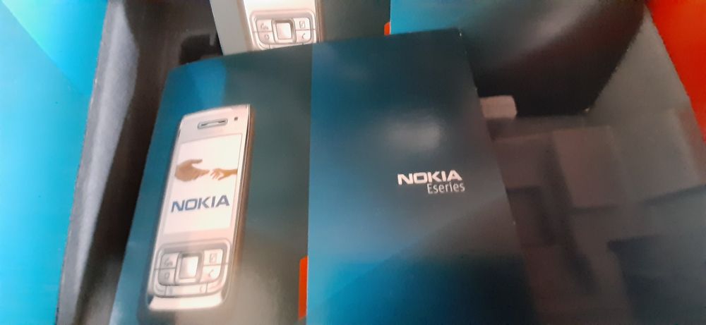 Caixa telemovel Nokia E65