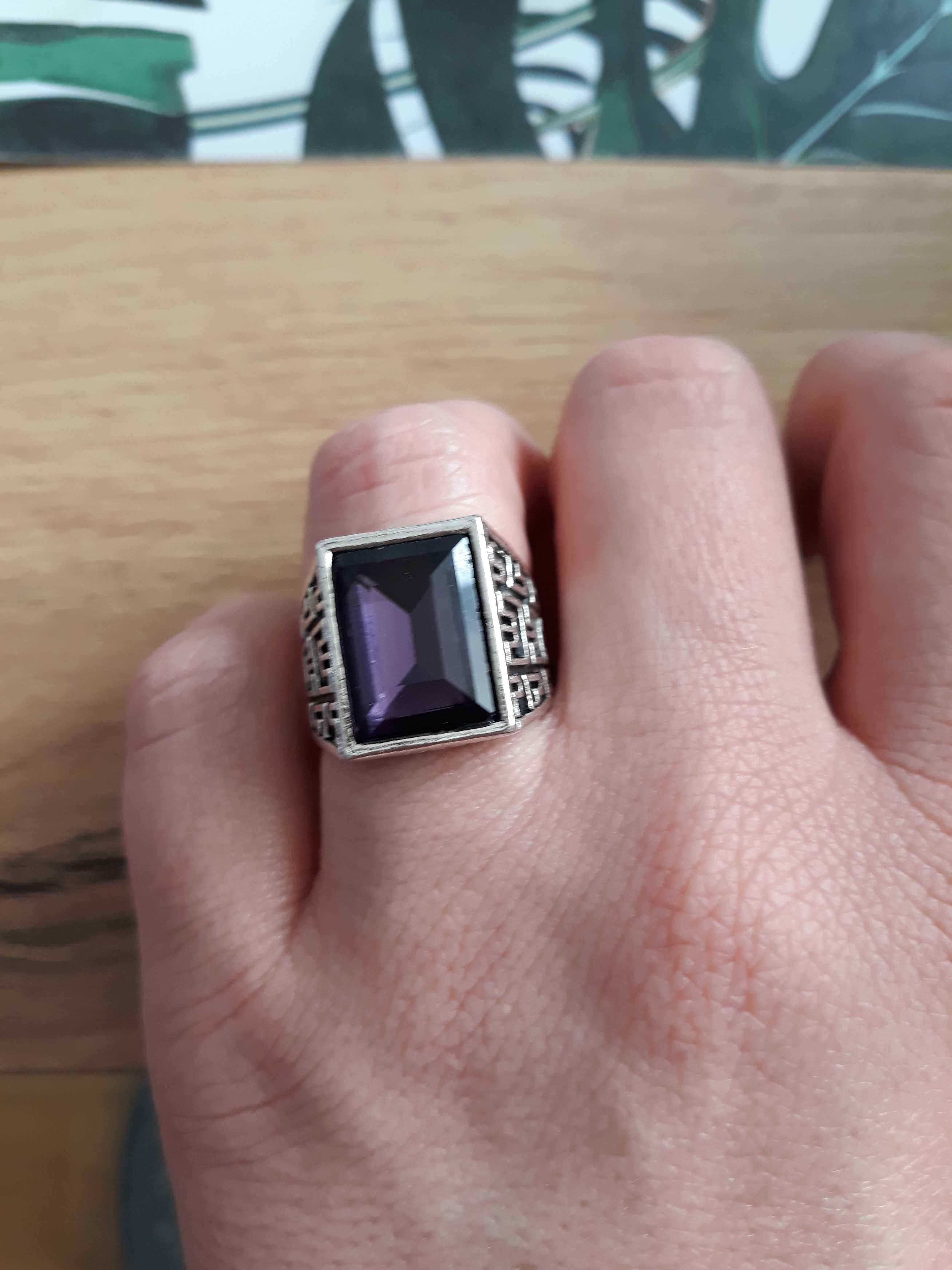Sygnet pierścionek fioletowe oczko grawerowania 16mm