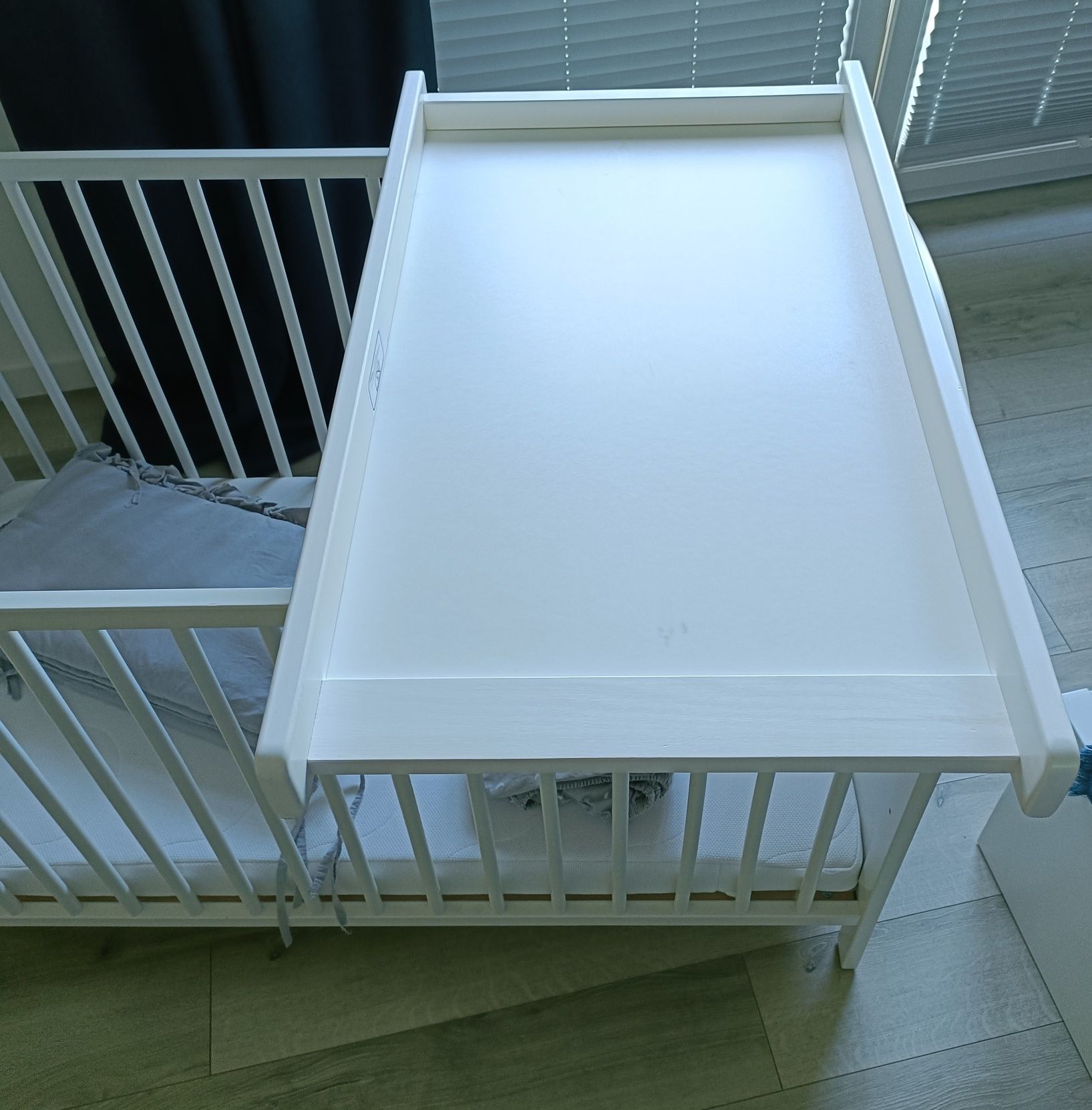 Łóżko dziecięce białe 60x120 cm + materac + przebierak