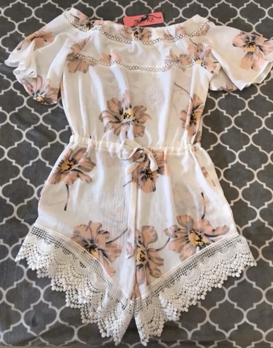 Kombinezon w kwiaty koronka chi chi london roz M 38