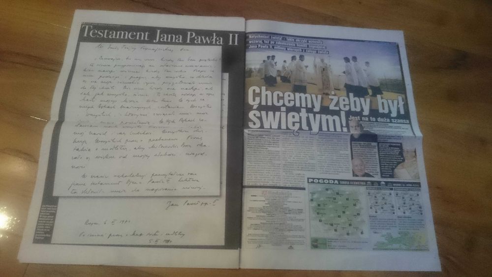 Stare gazety ,,Fakt'' 2005 z pogrzebu Ojca Świętego