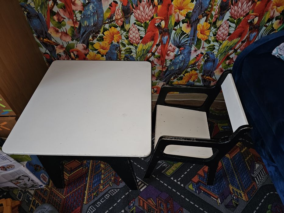 Продам дитячій стол+стул