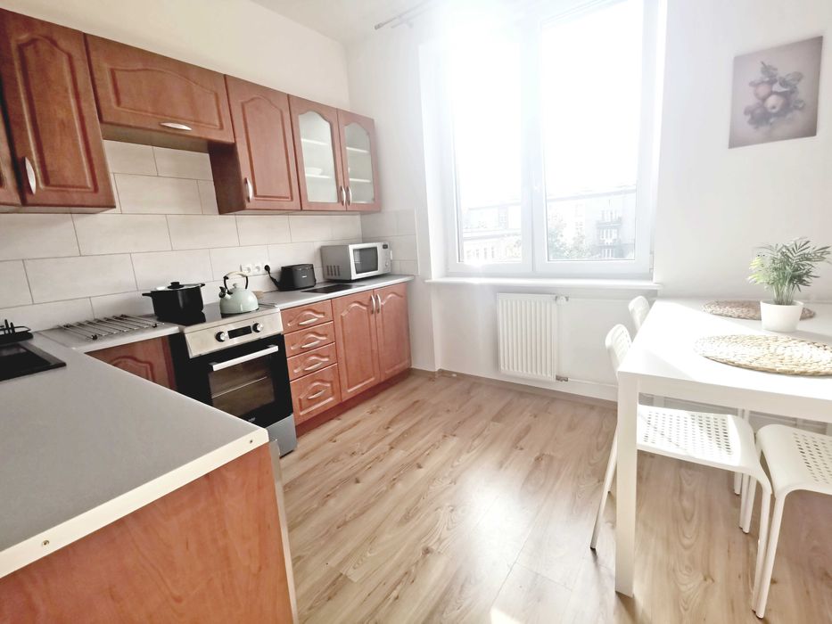 KAWALERKA wynajem - Gdynia - osobna DUŻA kuchnia - mieszkanie 35 m² !