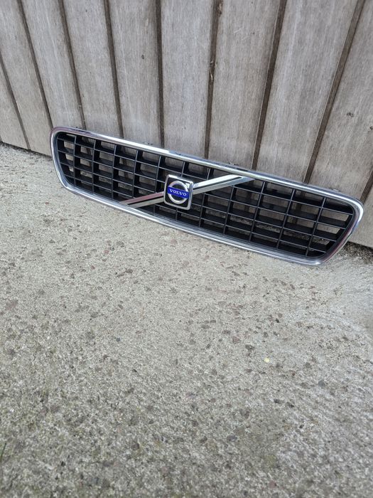 Grill Volvo V50 S40 2004 - 06 PRZED LIFT NR 1