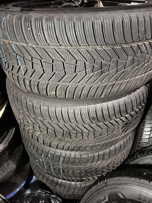 285/45/21 Hankook Winter I*Cept Evo3 X W330A 285/45 R21 113W