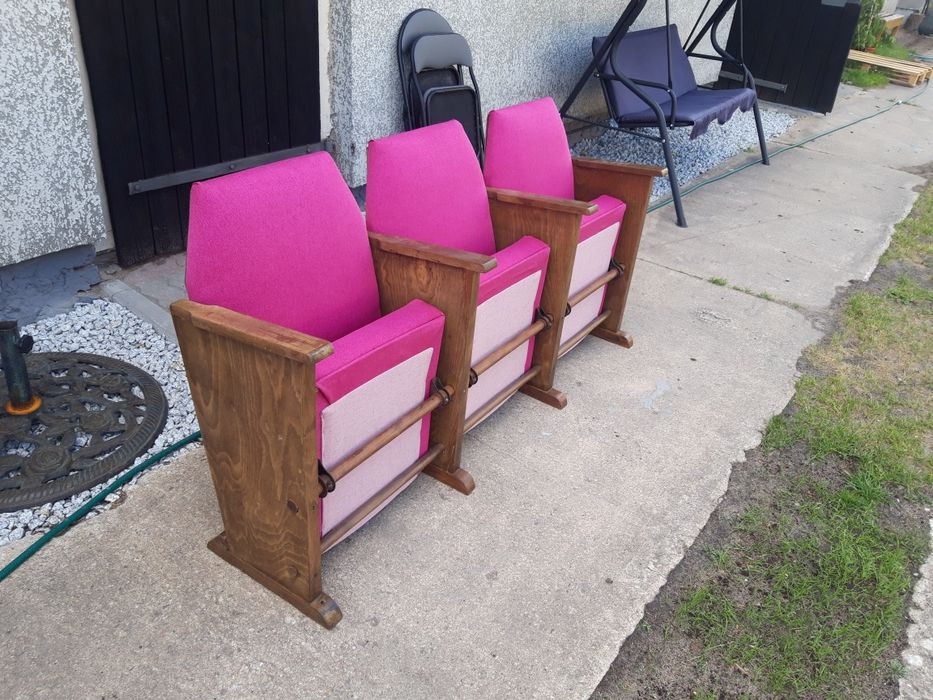 Stare Krzesła kinowe w nowym obiciu