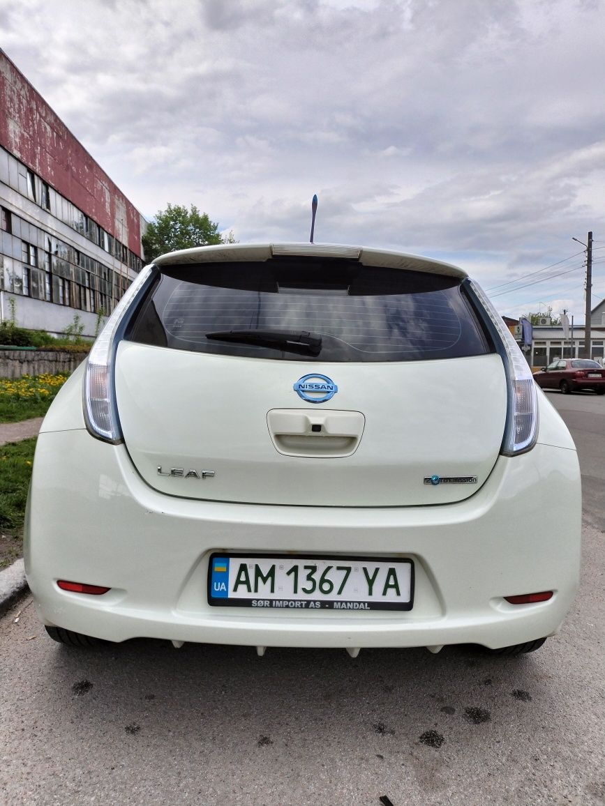 Nissan leaf 2012