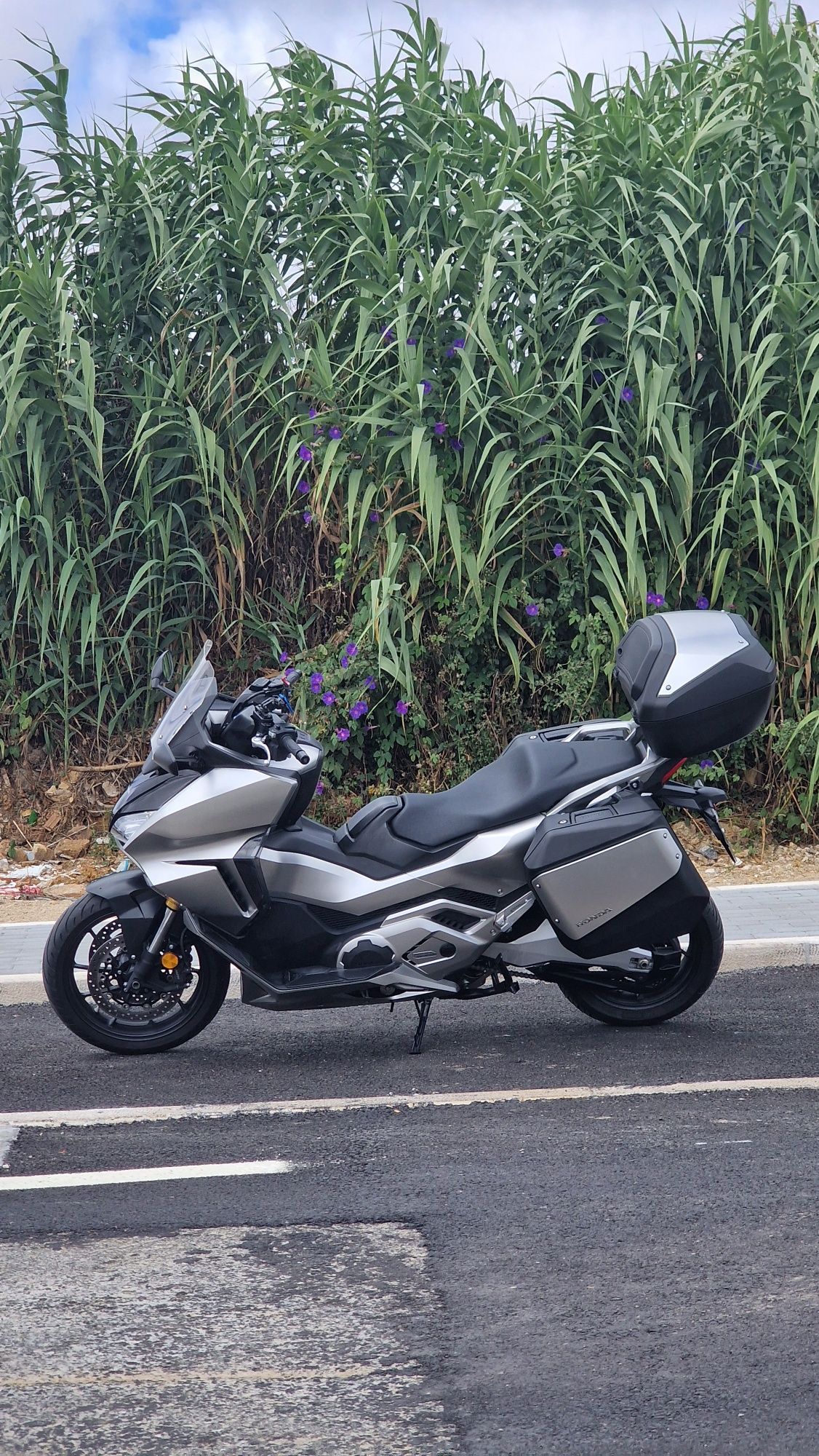 Honda Forza 750 como nova