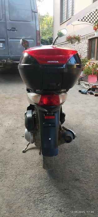 Скутер Хонда 150кубова