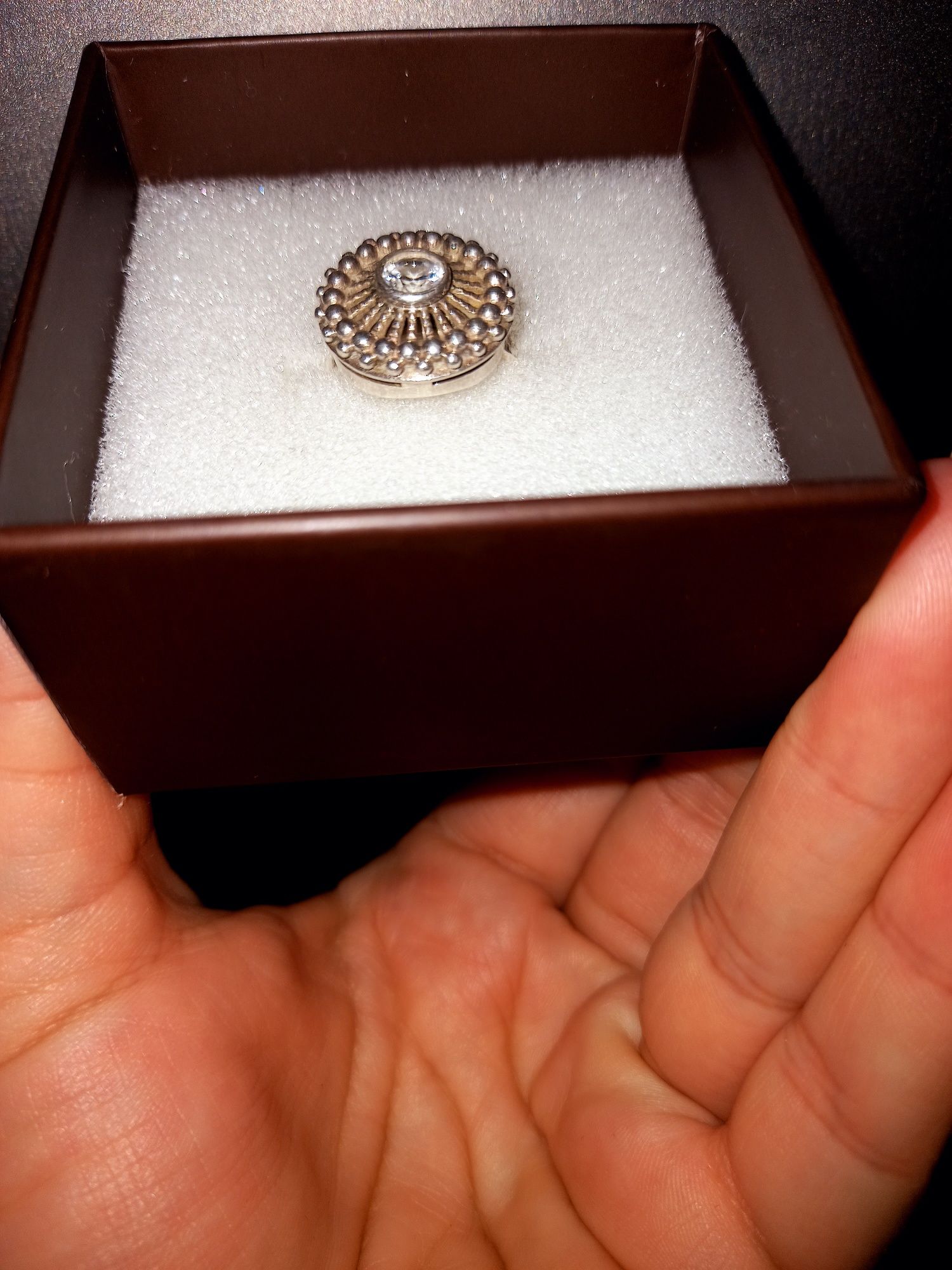 Продам серебряное кольцо