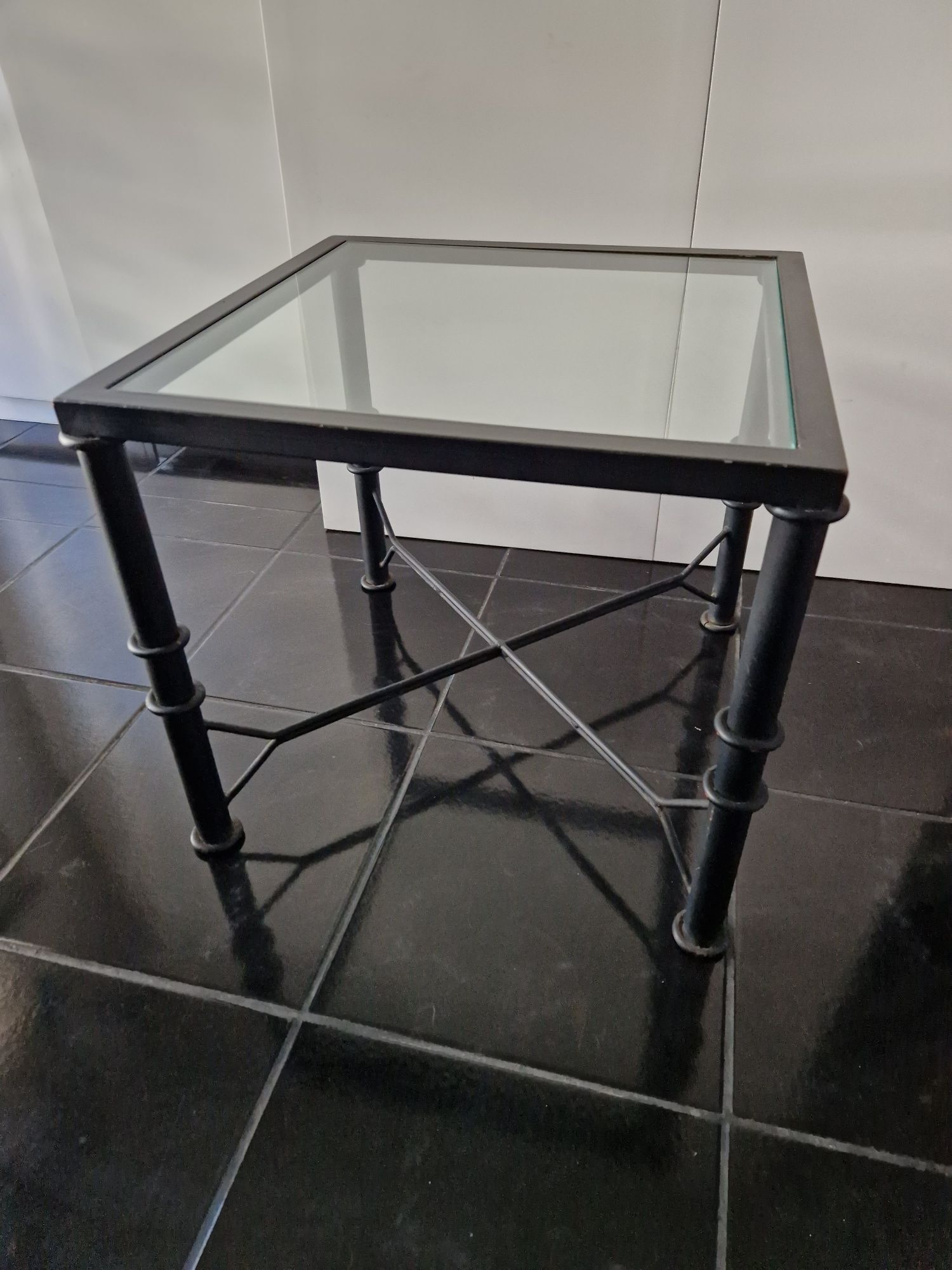Mesa de centro com vidro