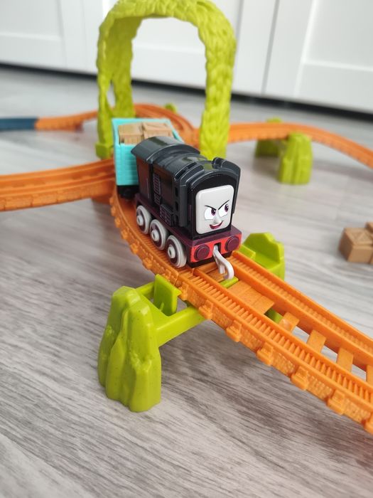 Tomek i Przyjaciele Diesel i zestaw torów z pętlą