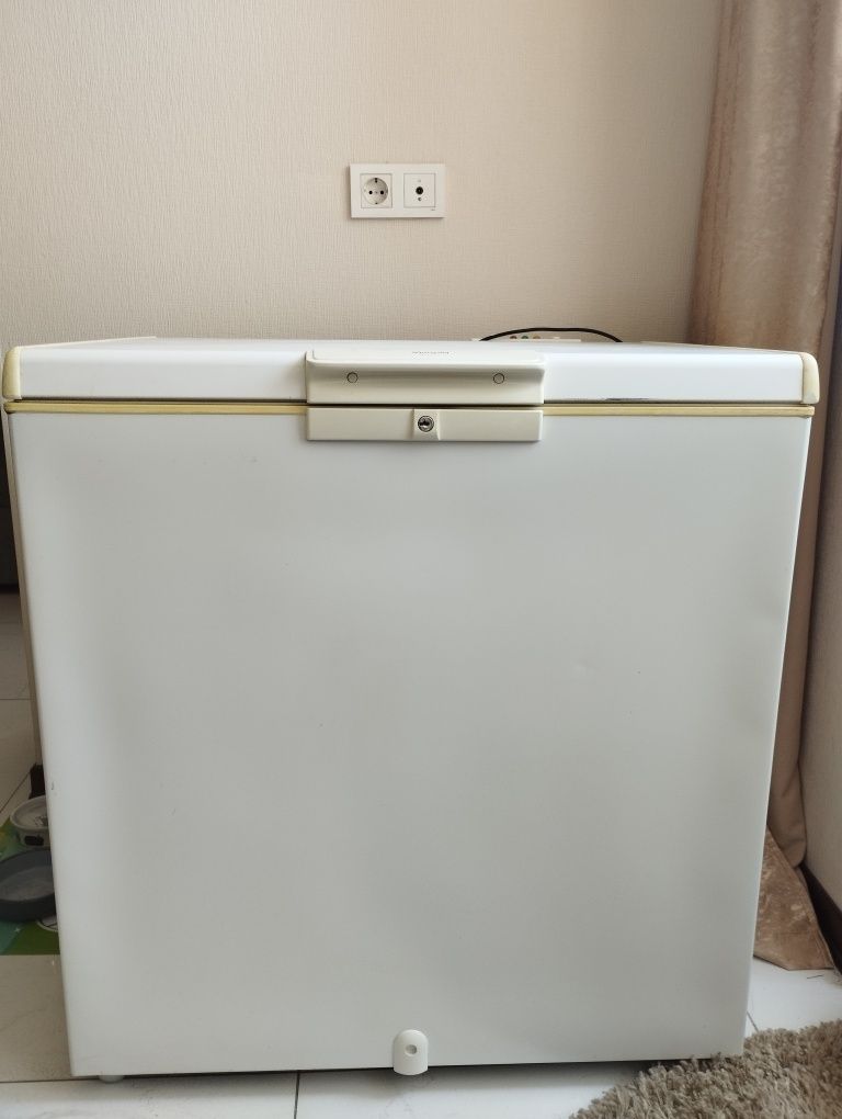 Морозильна камера скриня Whirlpool AFG  5220 C/H