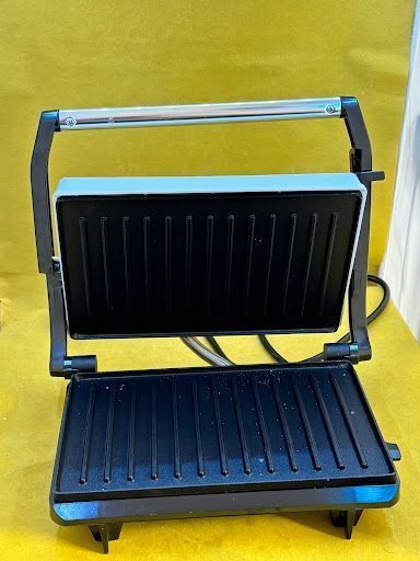 Panini grill elektryczny Bestron APM123Z czarny 700 W czarny OPIS