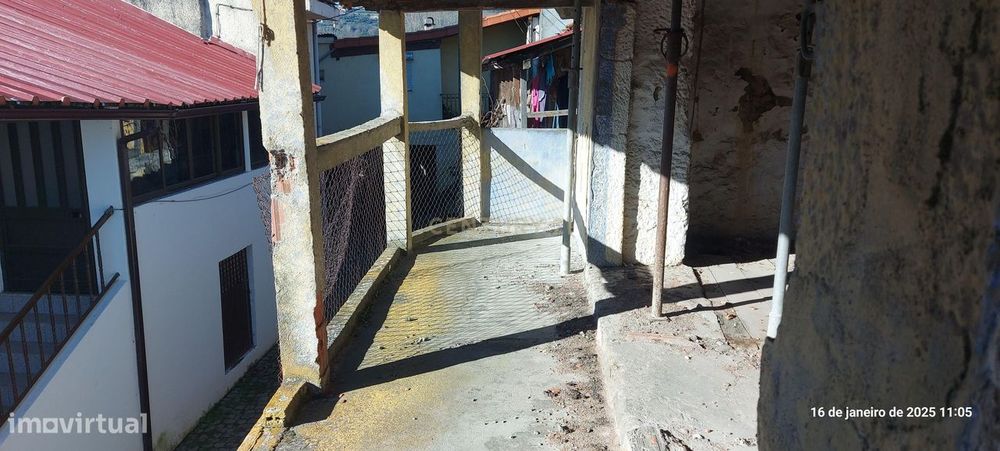 Casa Antiga para Recuperação em Chaves