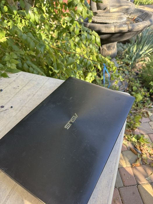 Ноутбук Asus черный