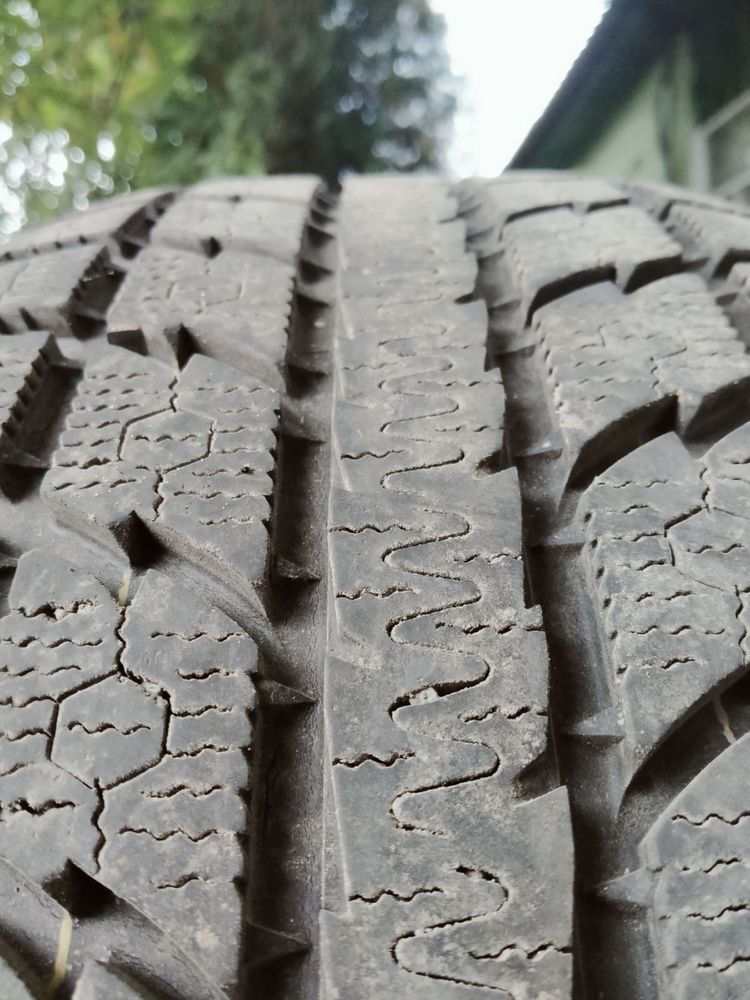 255/55  R18 зимняя резина Toyo