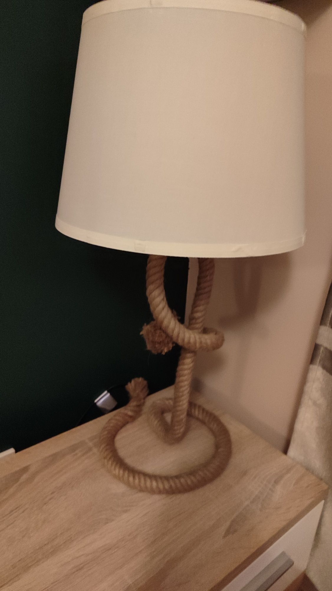 Lampka ze sznura z abażurem