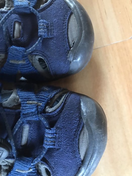 Sandały chłopięce czarne keen r 32/33 gratis druga para