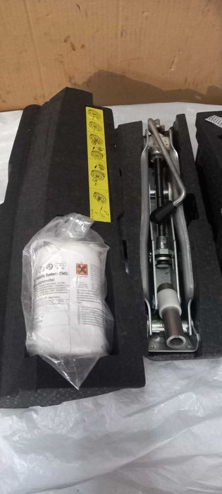 Zestaw naprawczy kompresor lewarek klucze Audi A2 wyposażenie