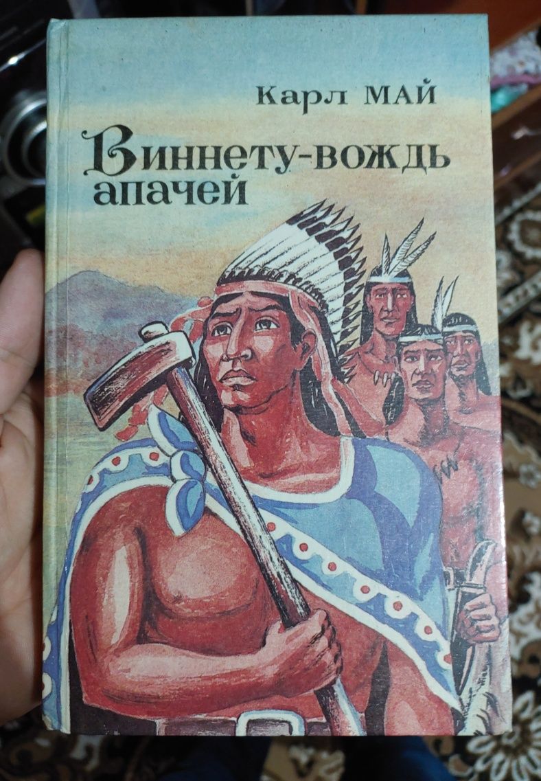 Книги в твёрдом и мягком переплете