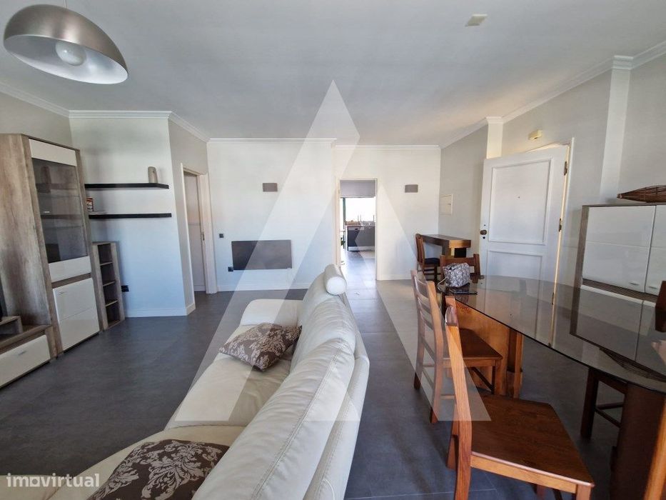 Apartamento T3 Renovado na Praia da Barra - 2ª Linha do Mar.