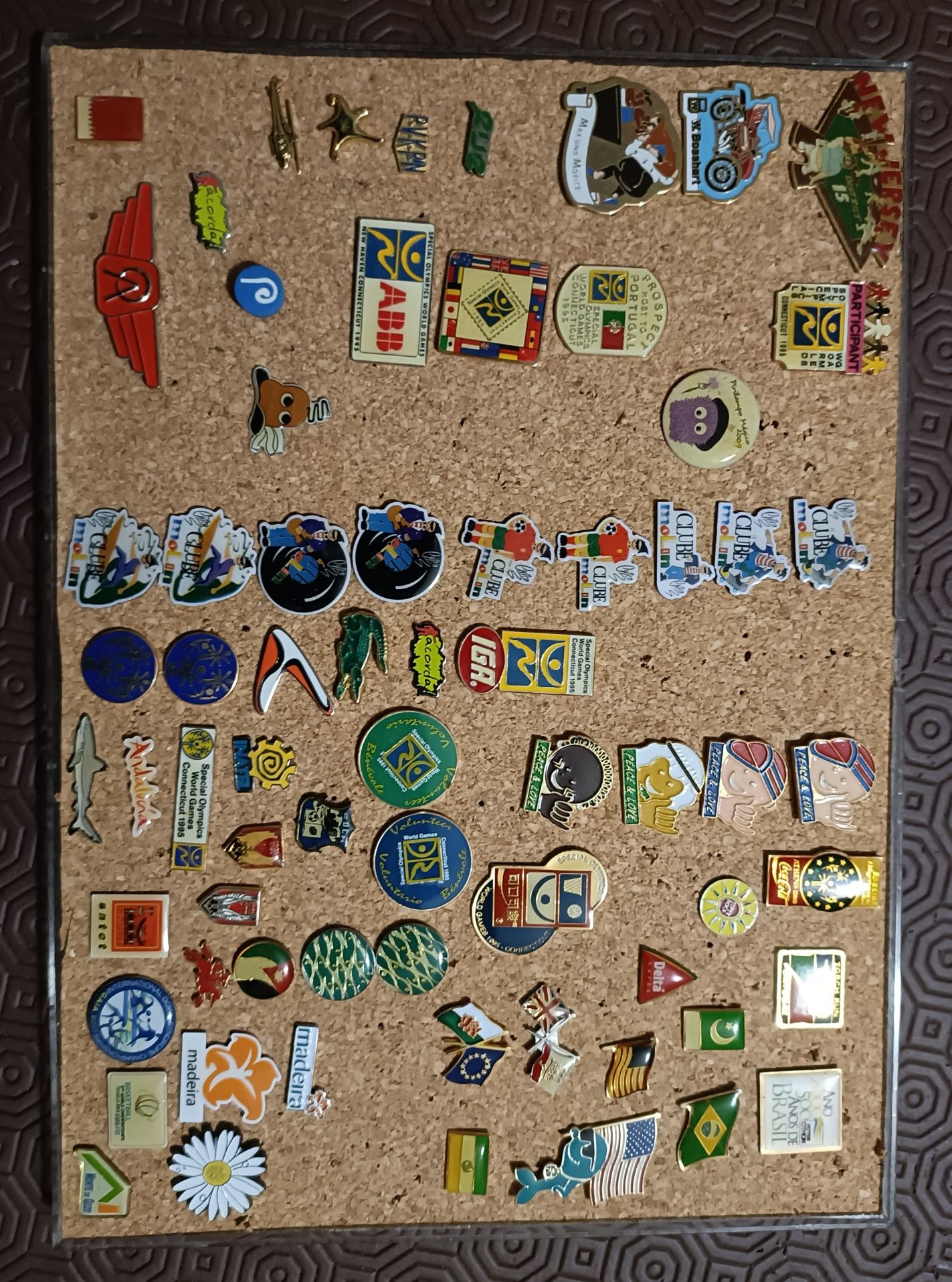 Pins de coleção de diversos temas
