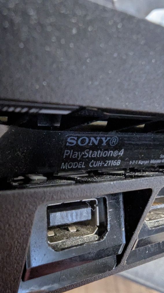 Ps4 slim SSD 1TB + 2 pady