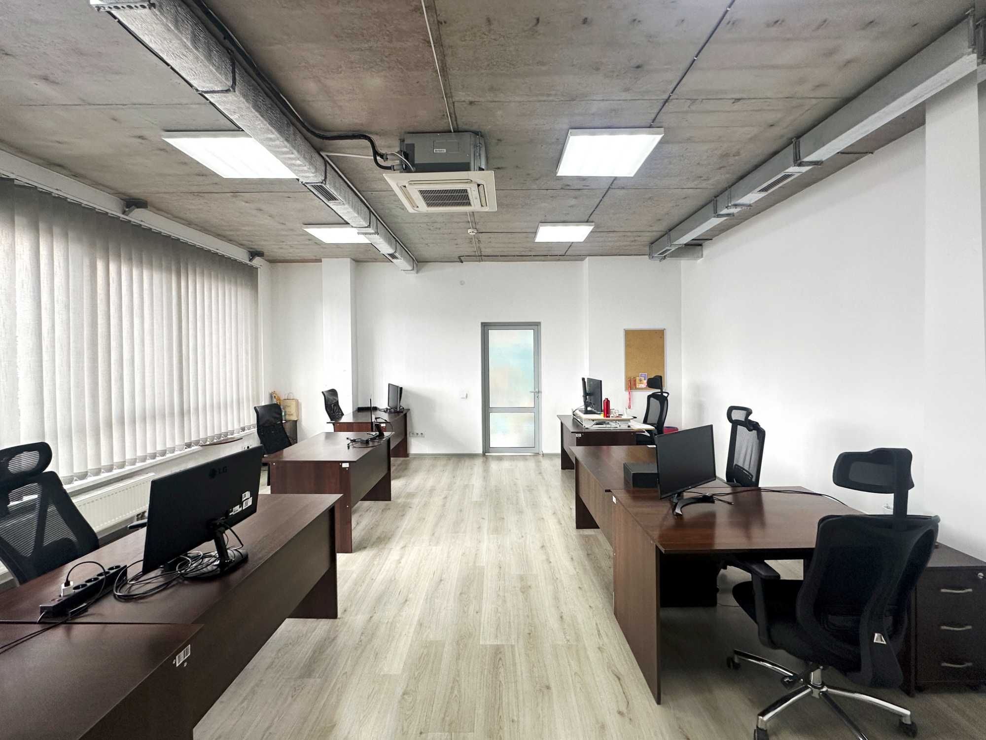 Оренда офісного приміщення, 228 м² за 12$/ м², на вул. Угорська
